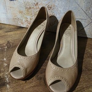 Clarks Women's Nude Peep-Toe Leather Pumps With Wooden Heel.